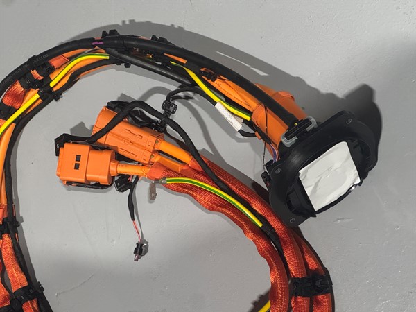 A2065402770-2065402770-A2065400731-2065400731-A2065402527-2065402527- W206 ELEKTRİK SARJ ÜNİTES TESİSATI