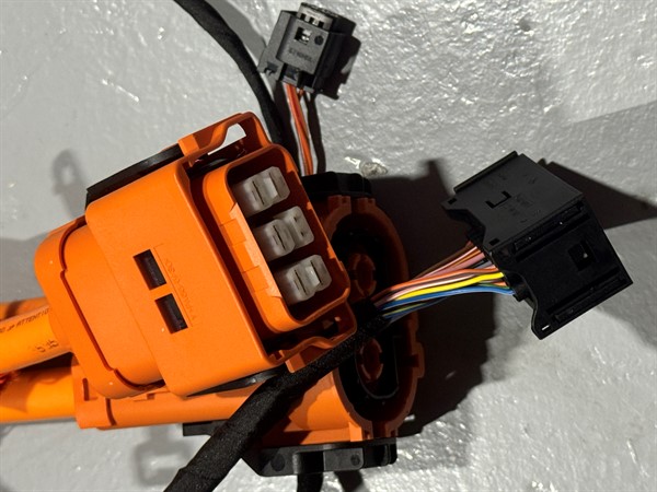 A2065402770-2065402770-A2065400731-2065400731-A2065402527-2065402527- W206 ELEKTRİK SARJ ÜNİTES TESİSATI